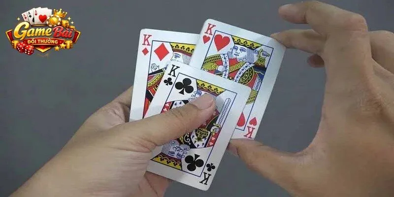 Bài Liêng bịp chỉ các thủ đoạn gian lận nhằm thao túng kết quả