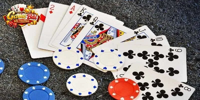 Phỏm còn được biết đến với cái tên Tá lả hoặc Tú lơ khơ rất thú vị